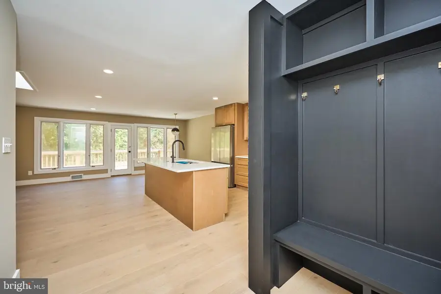 7718 Harwood Pl, Springfield, VA 22152 - #3