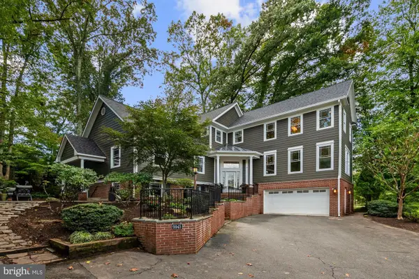 9945 Woodrow St, VIENNA, VA 22181