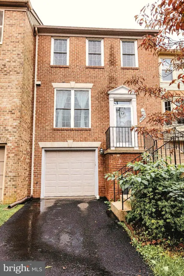 4267 Fox Lake Dr, FAIRFAX, VA 22033