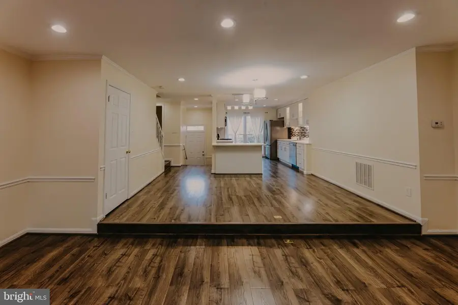 4267 Fox Lake Dr, Fairfax, VA 22033 - #2