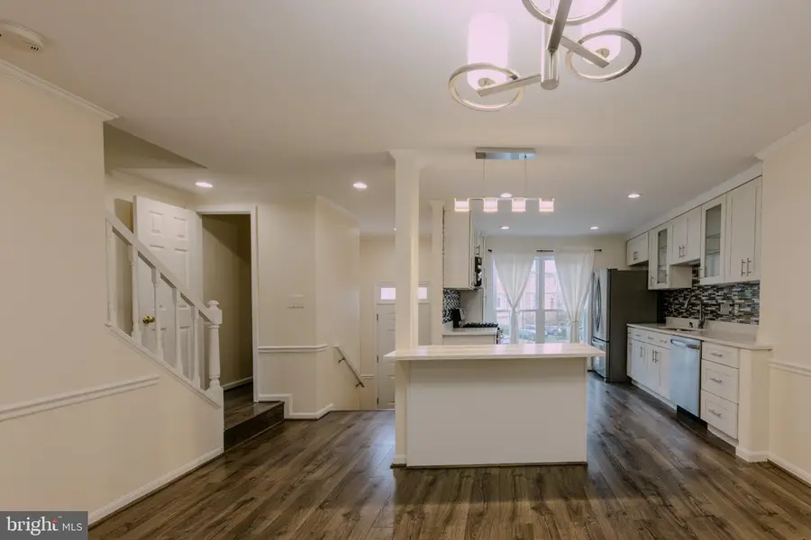 4267 Fox Lake Dr, Fairfax, VA 22033 - #3