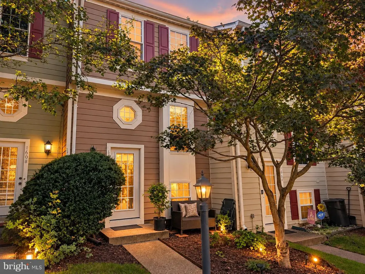 1606 Fieldthorn Dr, Reston, VA 20194 - #1