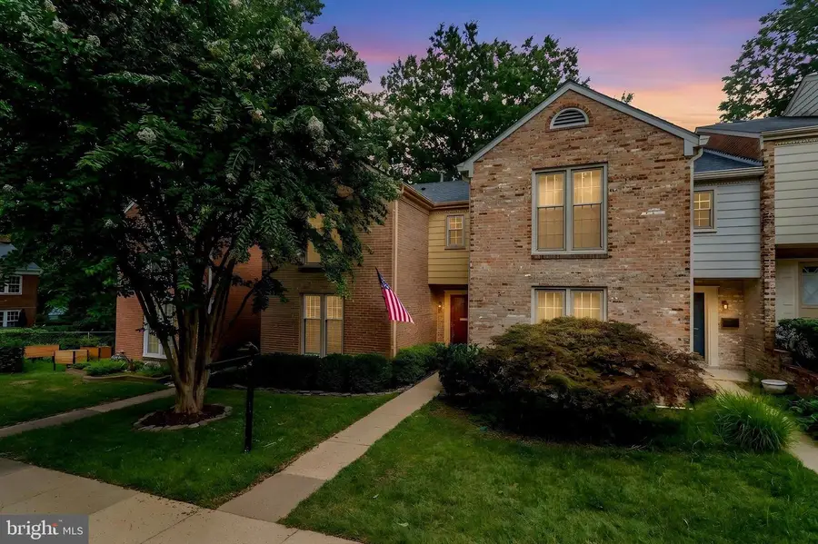 1956 Hopewood Dr, Falls Church, VA 22043 - #2