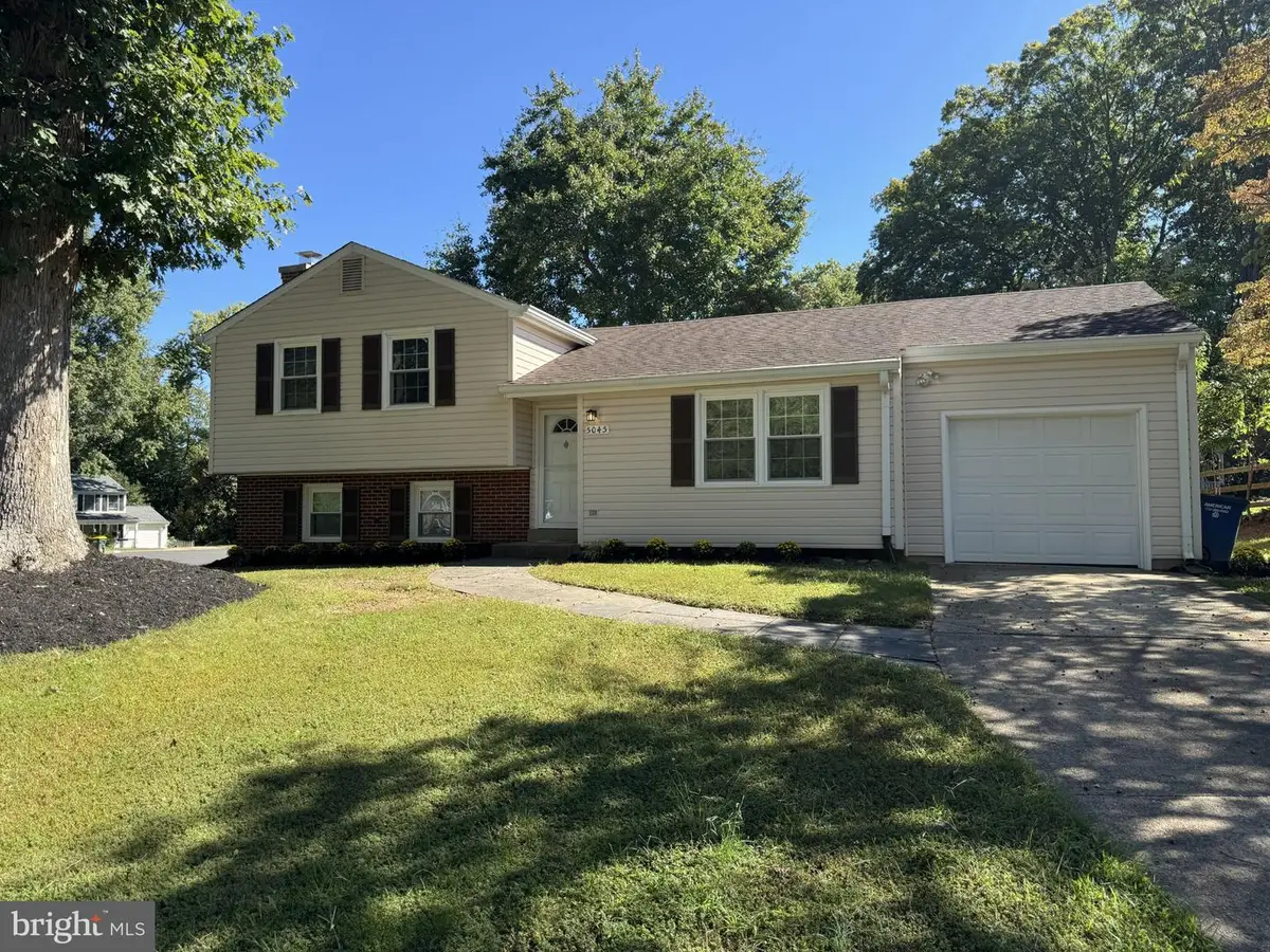 5045 Kenerson Dr, Fairfax, VA 22032 - #1