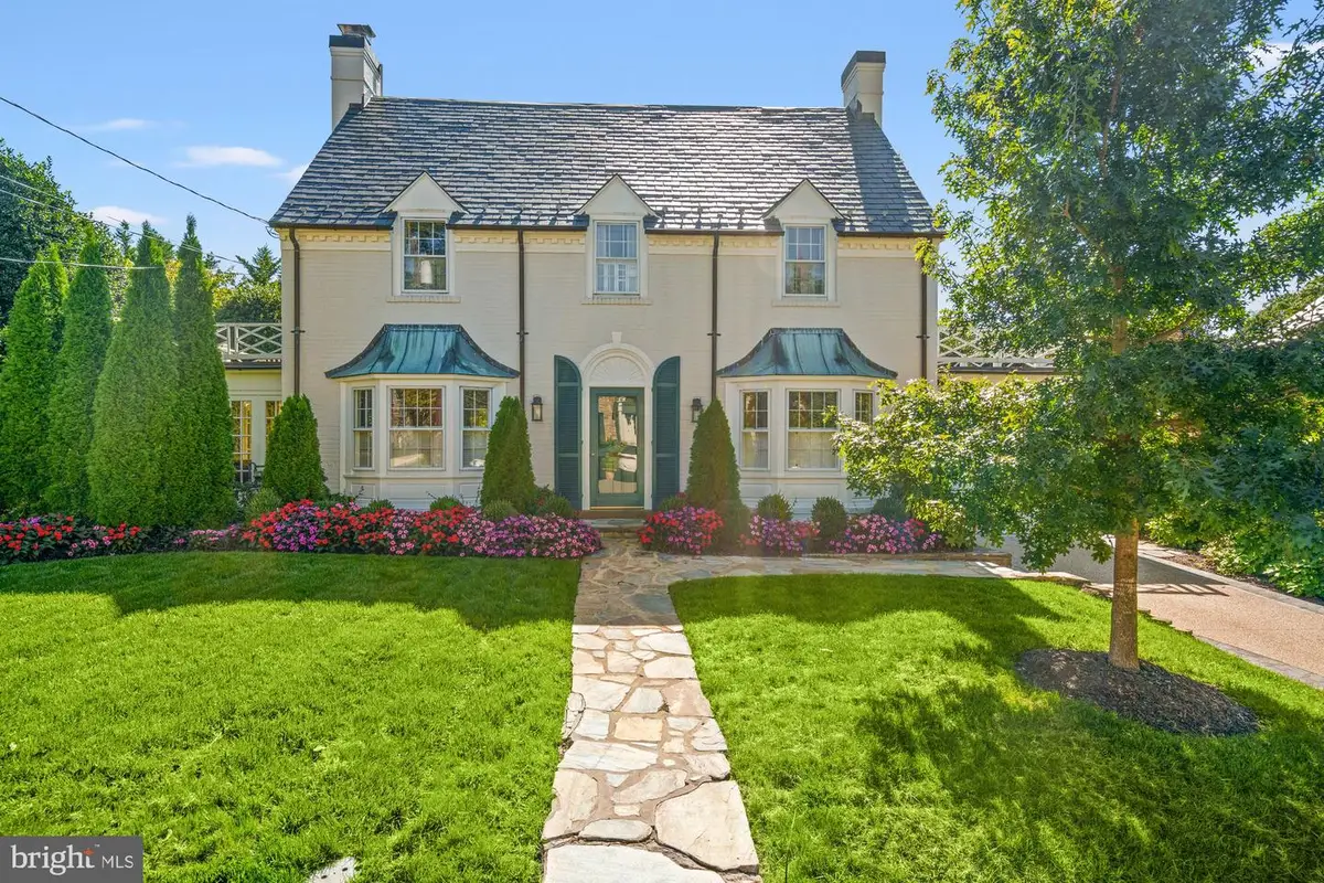 2109 Foresthill Rd, Alexandria, VA 22307 - #1