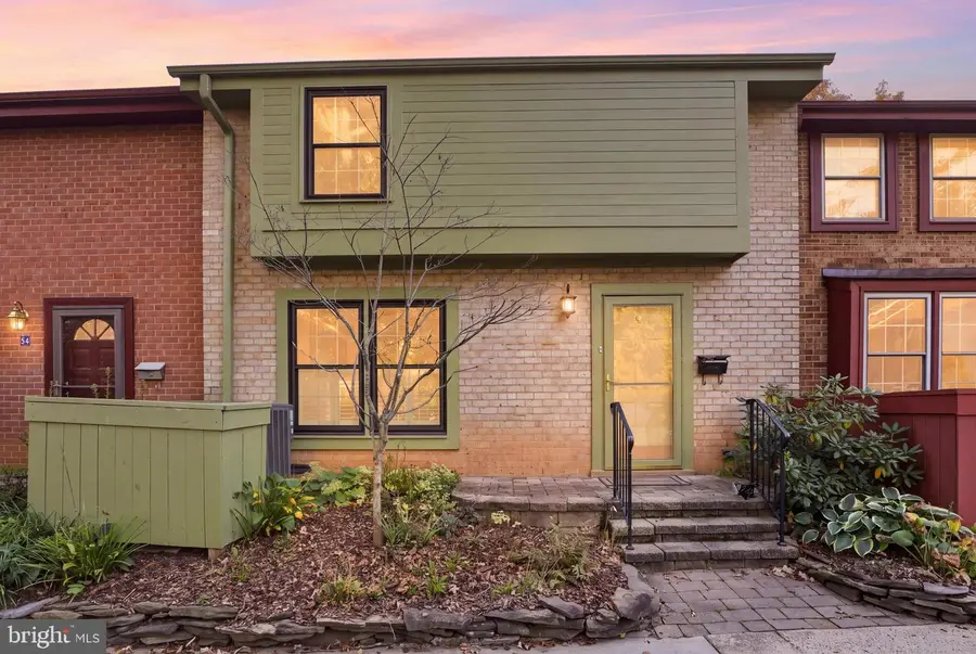 2156 Golf Course Dr, Reston, VA 20191 - #2
