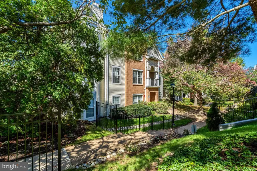 4127 Fountainside Ln #304, Fairfax, VA 22030 - #3