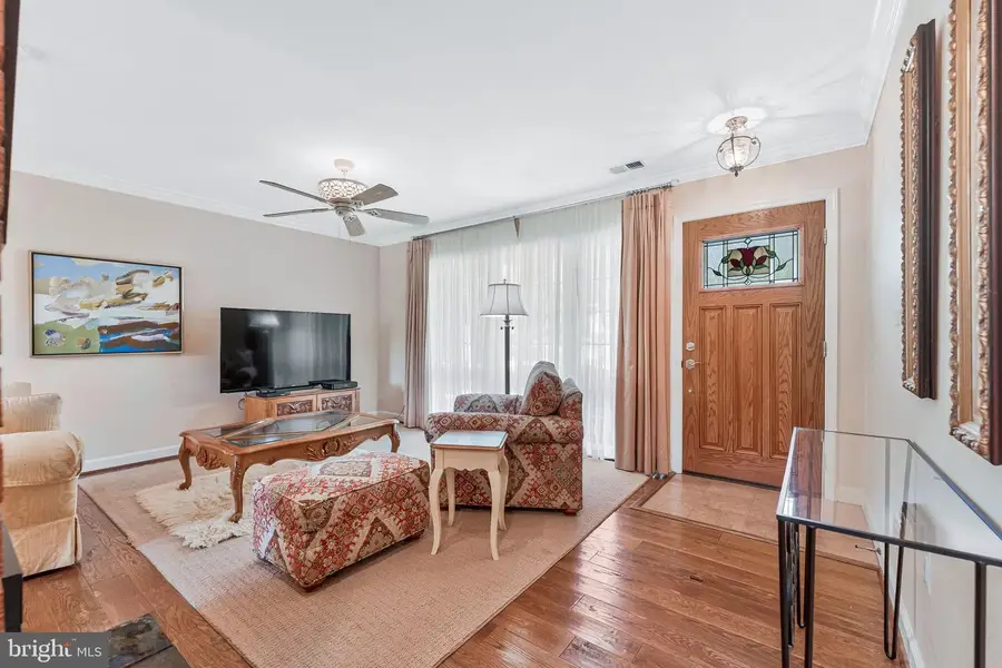 134 Kingsley Rd Sw, Vienna, VA 22180 - #3