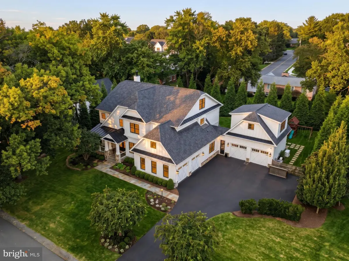 402 Mashie Dr Se, Vienna, VA 22180 - #1