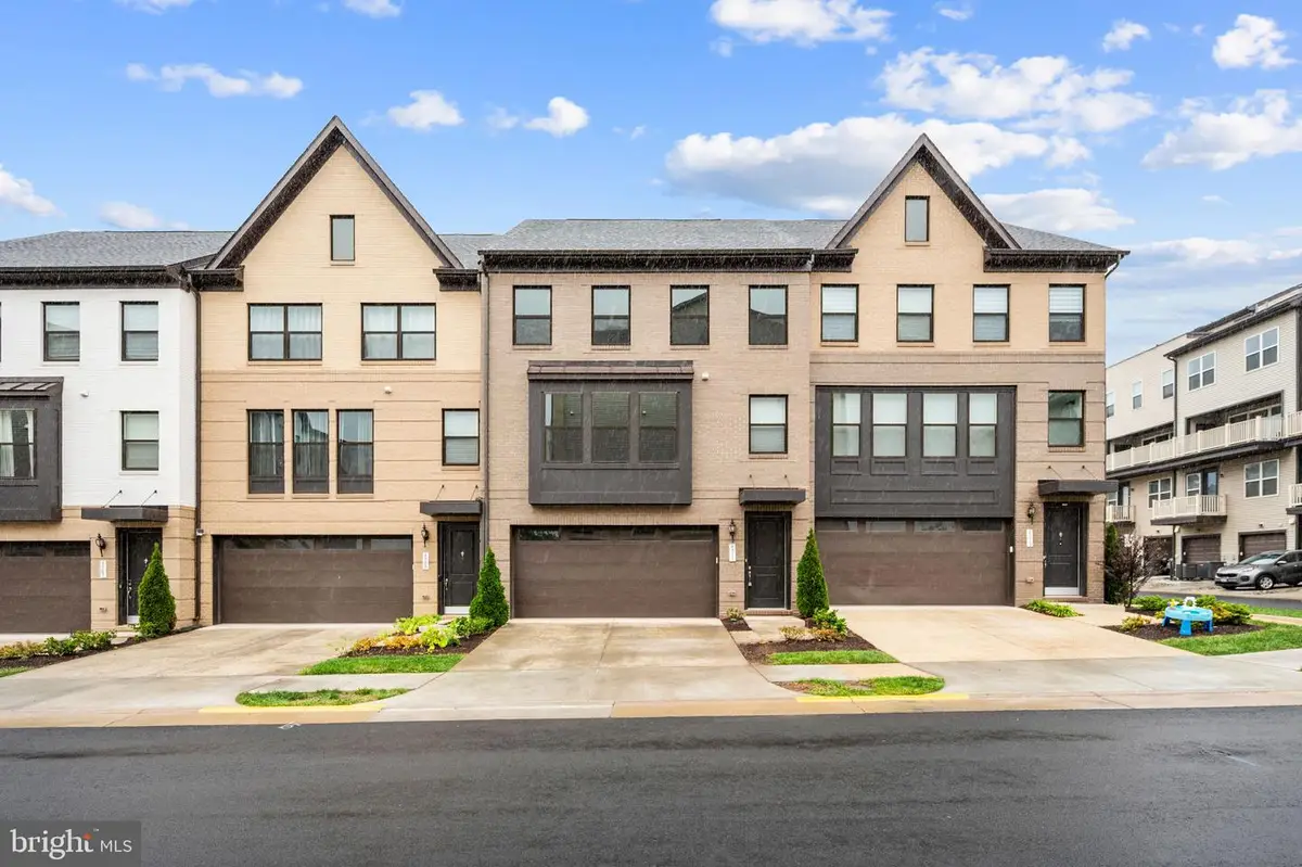 4911 Longmire Way, Chantilly, VA 20151 - #1