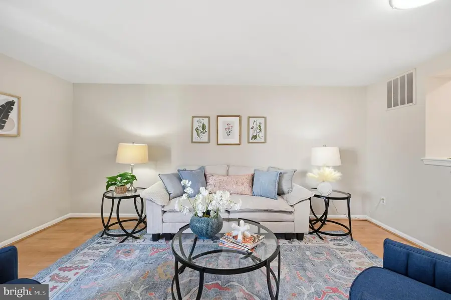 5905 Grisby House Ct, Centreville, VA 20120 - #3