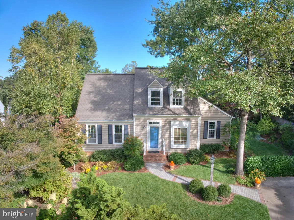 11800 Briar Mill Ln, Reston, VA 20194 - #1