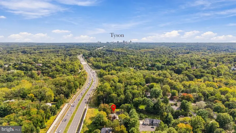 1295 Colvin Forest Dr, Vienna, VA 22182 - #2