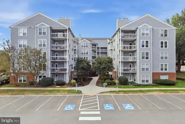3178 Summit Square Dr #3-a8, OAKTON, VA 22124