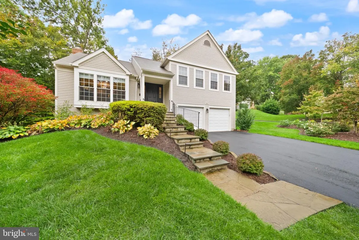 8923 Triple Ridge Rd, Fairfax Station, VA 22039 - #1