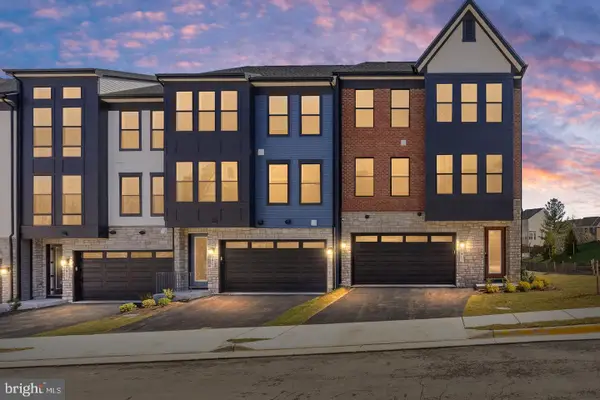 8454 Begonia Ln #28, LORTON, VA 22079