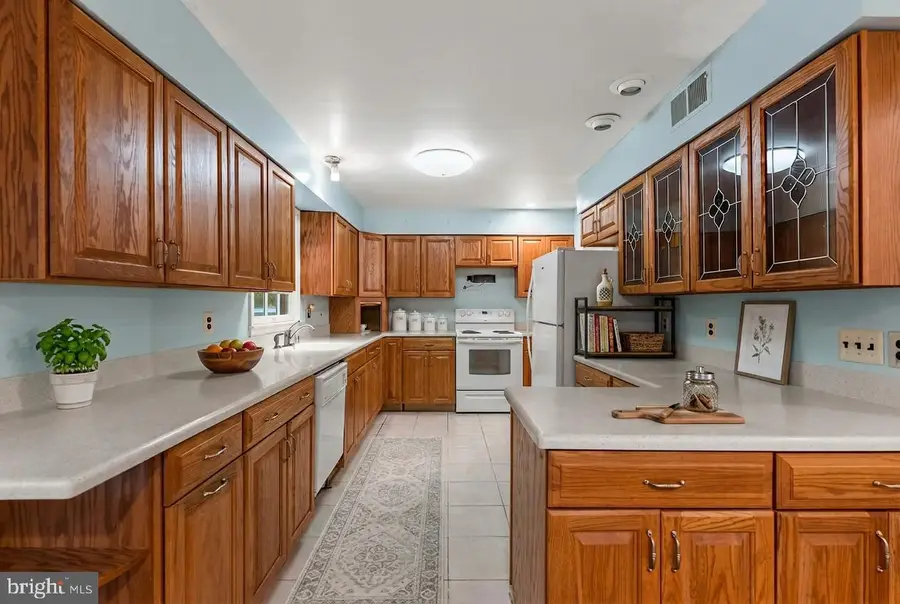 7308 Spring View Ct, Springfield, VA 22153 - #2