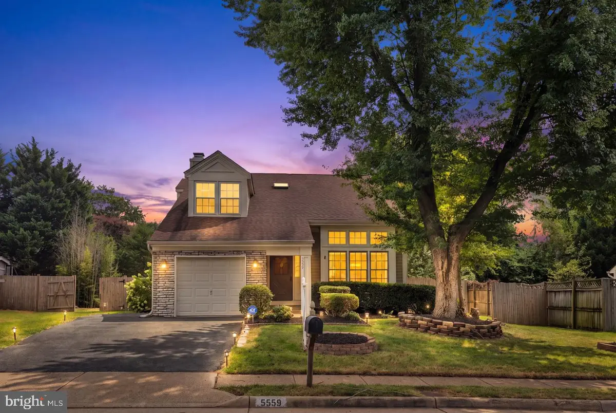 5559 Sequoia Farms Dr, Centreville, VA 20120 - #1