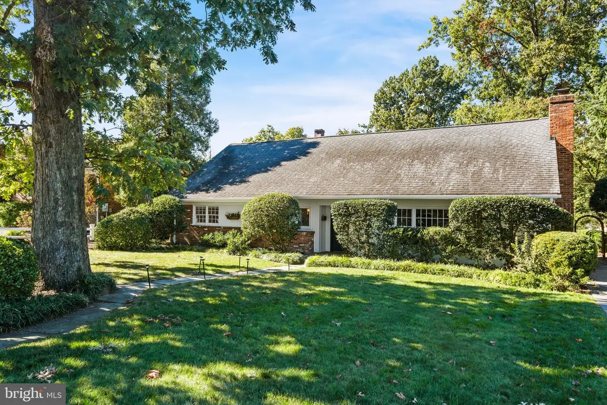 6216 Arkendale Rd, Alexandria, VA 22307 - #1
