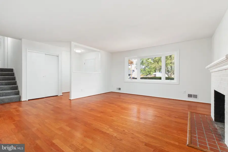 14717 Lock Dr, Centreville, VA 20120 - #3