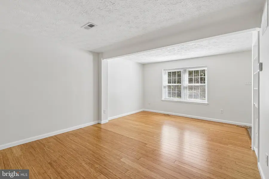 10304 Granite Creek Ln, Oakton, VA 22124 - #2