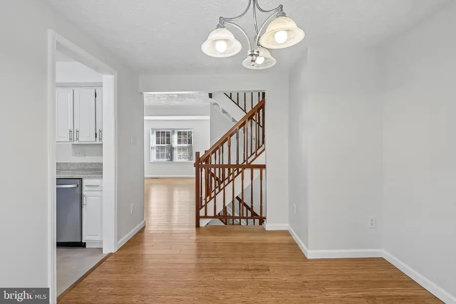10304 Granite Creek Ln, Oakton, VA 22124 - #3