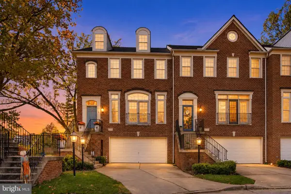 10013 Blake Ln, OAKTON, VA 22124