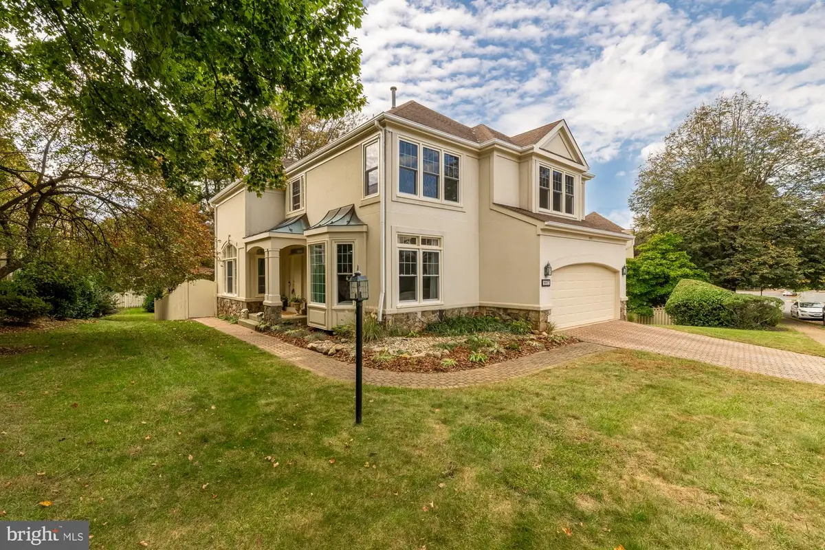 9957 Leamoore Ln, Vienna, VA 22181 - #1