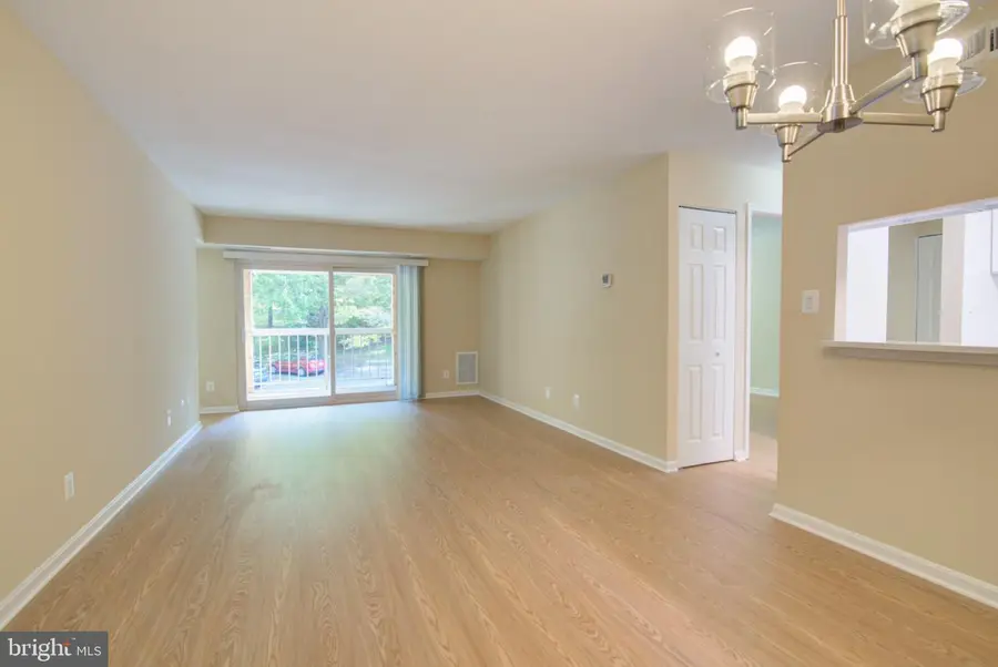 5916 Cove Landing Rd #301, Burke, VA 22015 - #3