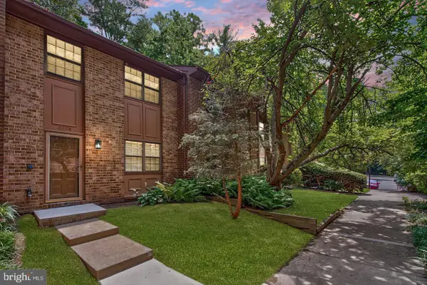 2006 Headlands Cir, RESTON, VA 20191