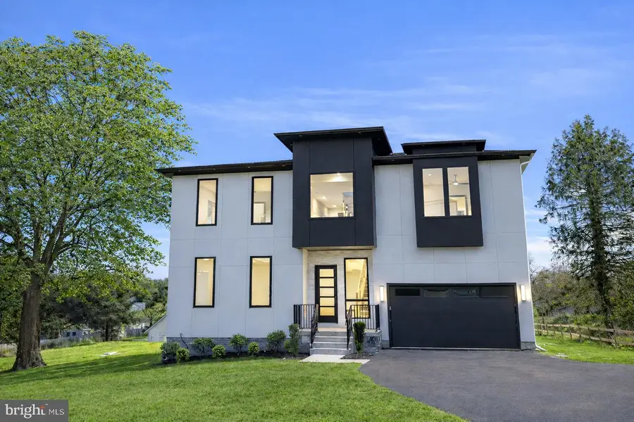 2613 Beacon Hill Rd, Alexandria, VA 22306 - #2