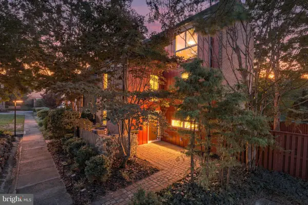 11404 Links Dr, RESTON, VA 20190