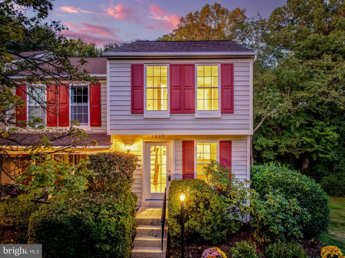 1609 Fieldthorn Dr, Reston, VA 20194 - #1