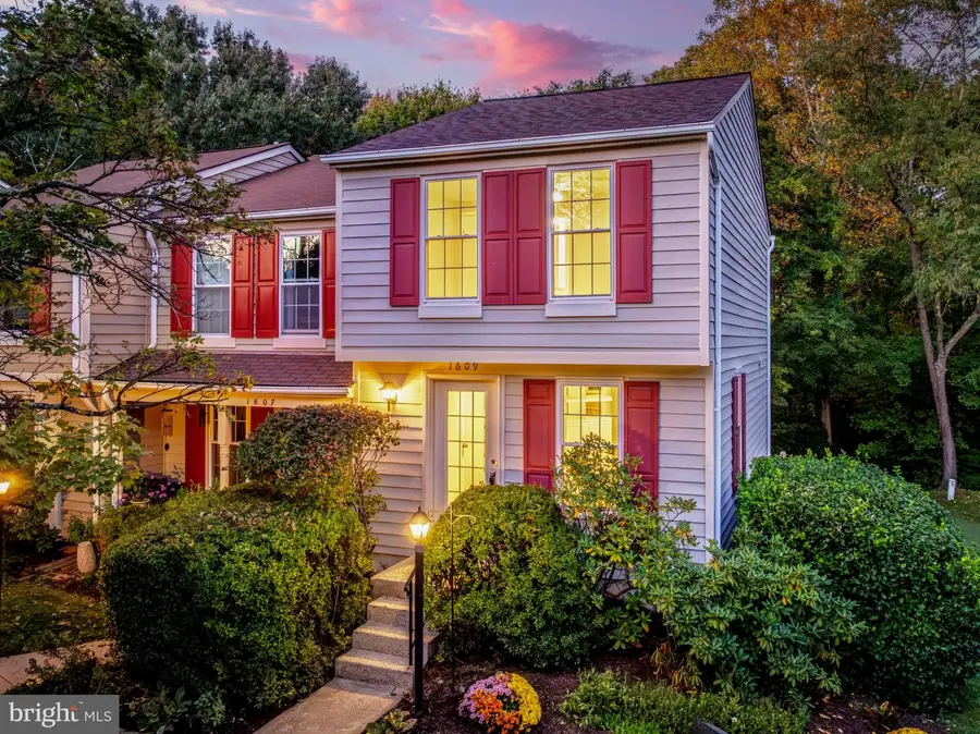 1609 Fieldthorn Dr, Reston, VA 20194 - #2