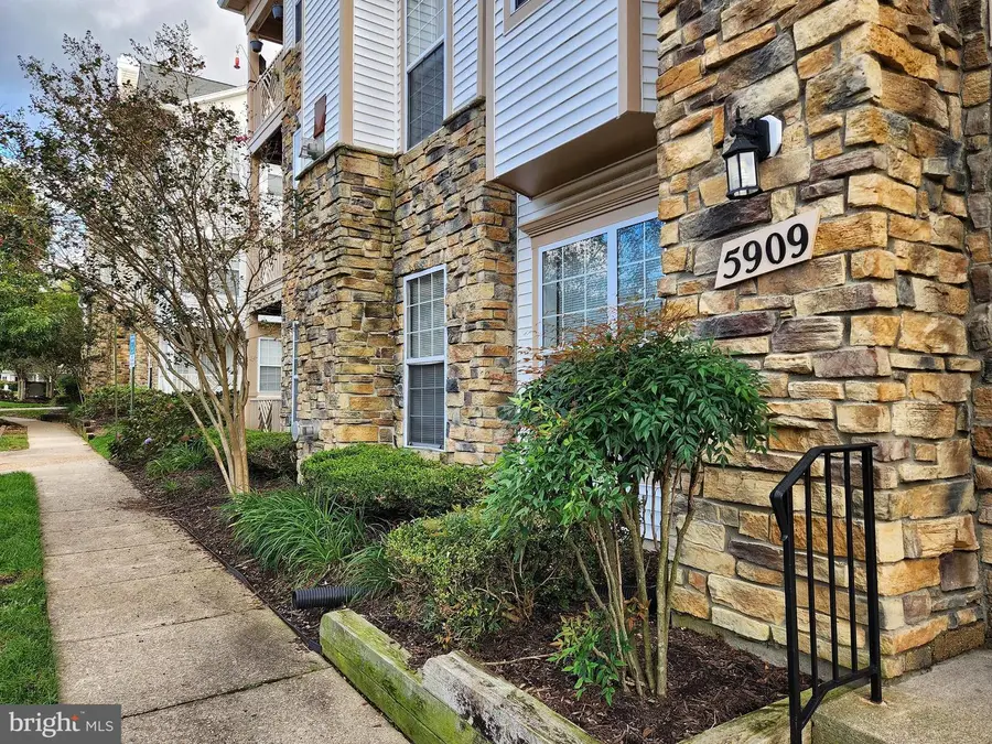 5909 Founders Hill Dr #101, Alexandria, VA 22310 - #2