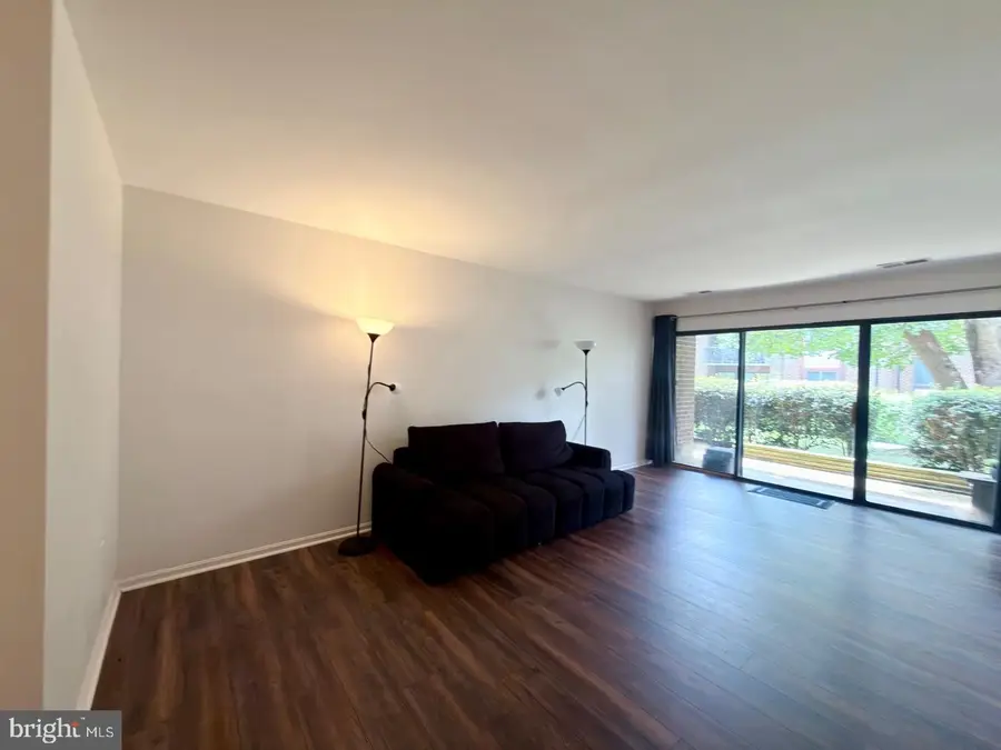 9709 Kings Crown Ct #2, Fairfax, VA 22031 - #3