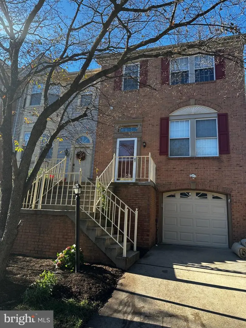 14083 Winding Ridge Ln, Centreville, VA 20121 - #1