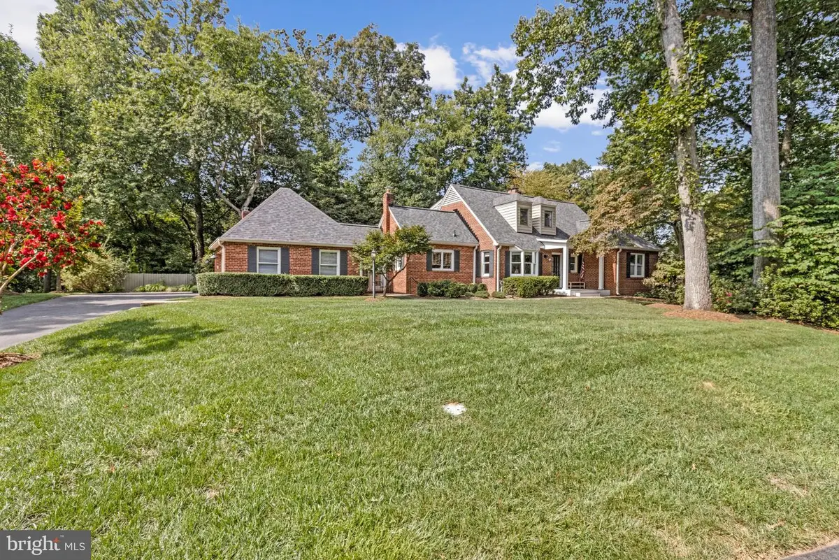 8869 Glenridge Ct, Vienna, VA 22182 - #1