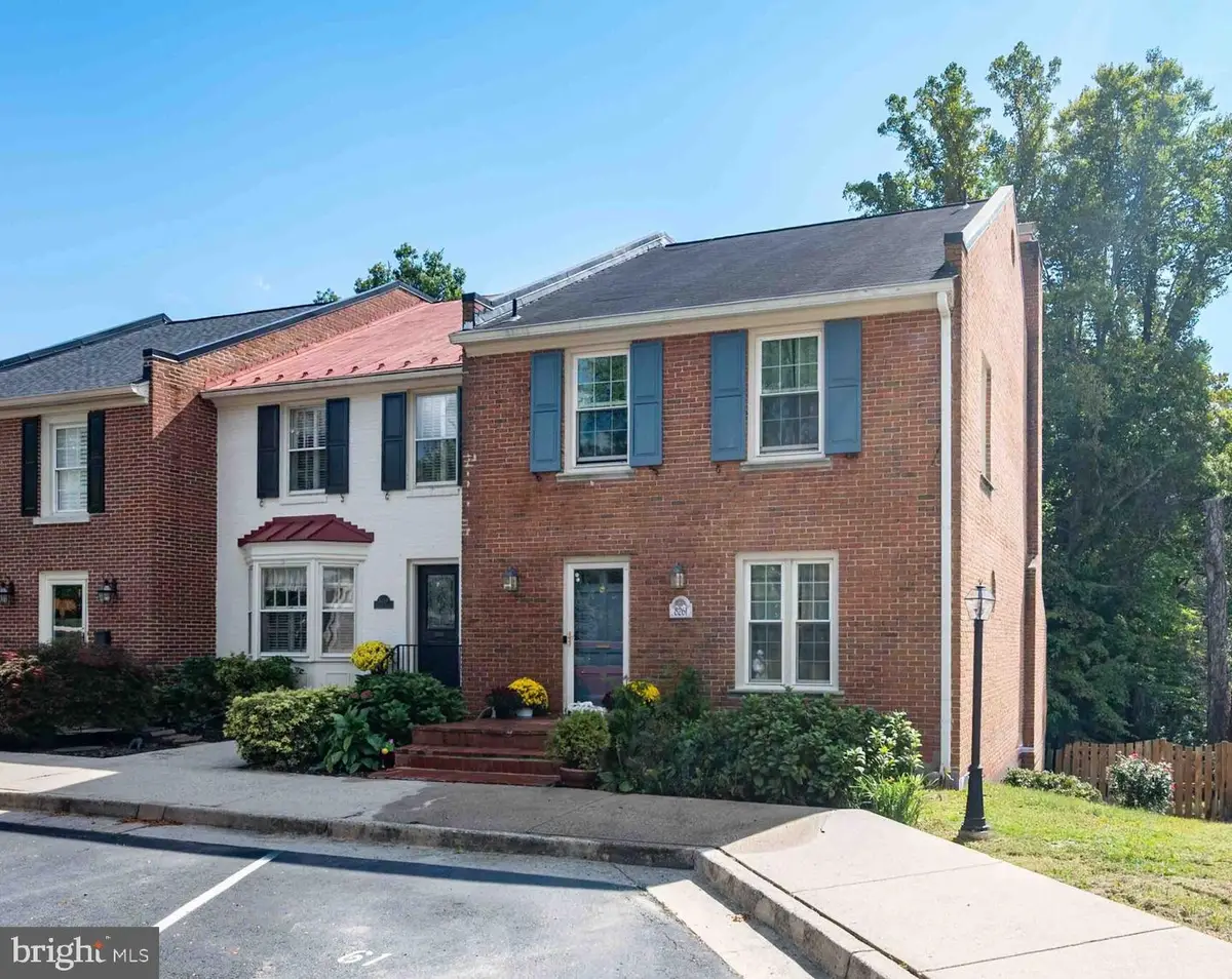 8261 Taunton Pl, Springfield, VA 22152 - #1