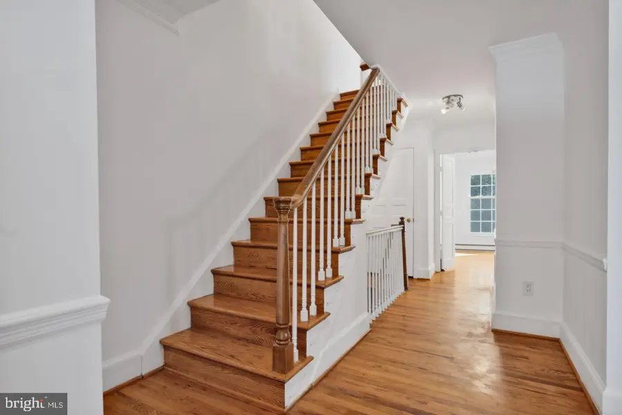 8261 Taunton Pl, Springfield, VA 22152 - #2