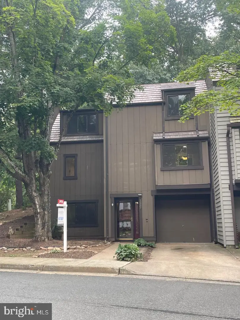1537 Park Glen Ct, Reston, VA 20190 - #2
