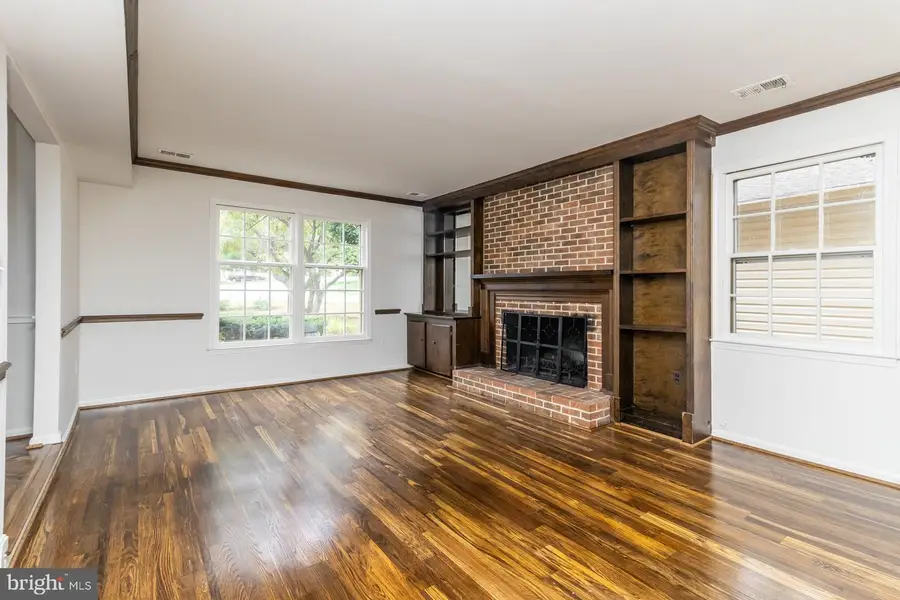 1600 Charnita Ct, Vienna, VA 22182 - #3