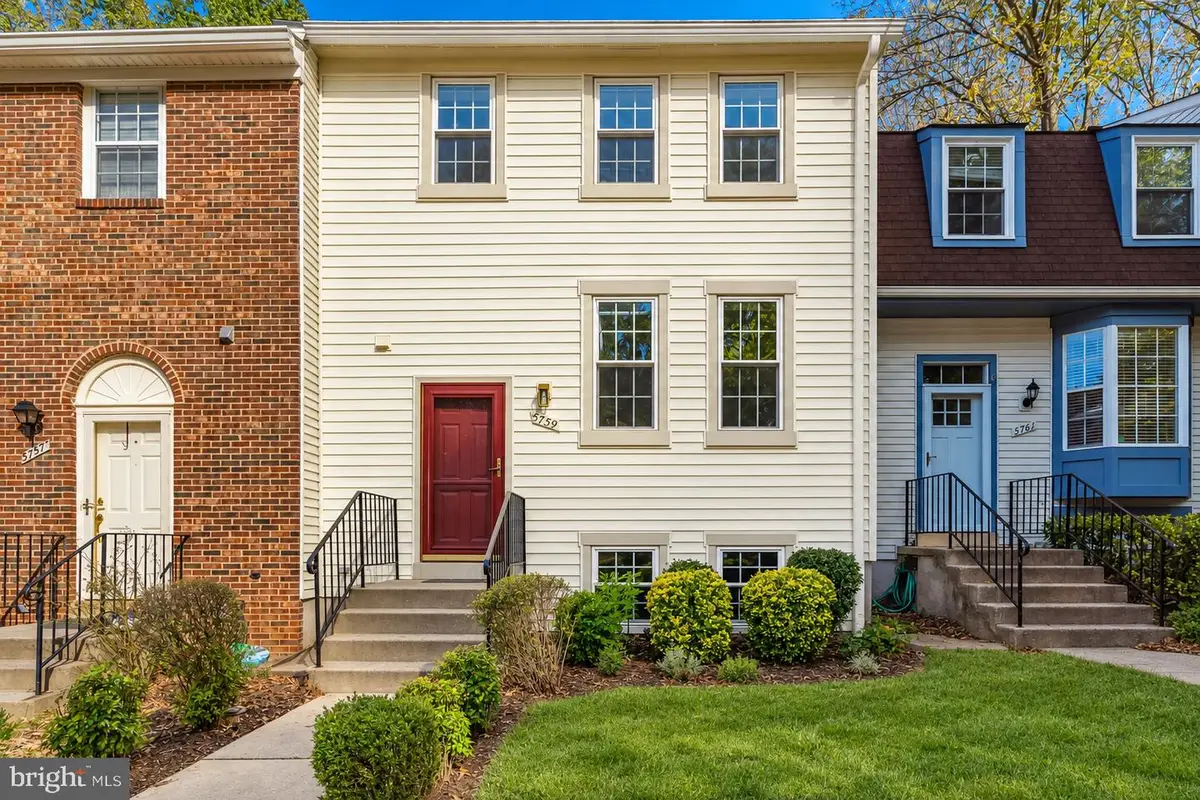 5759 Walnut Wood Ln, Burke, VA 22015 - #1