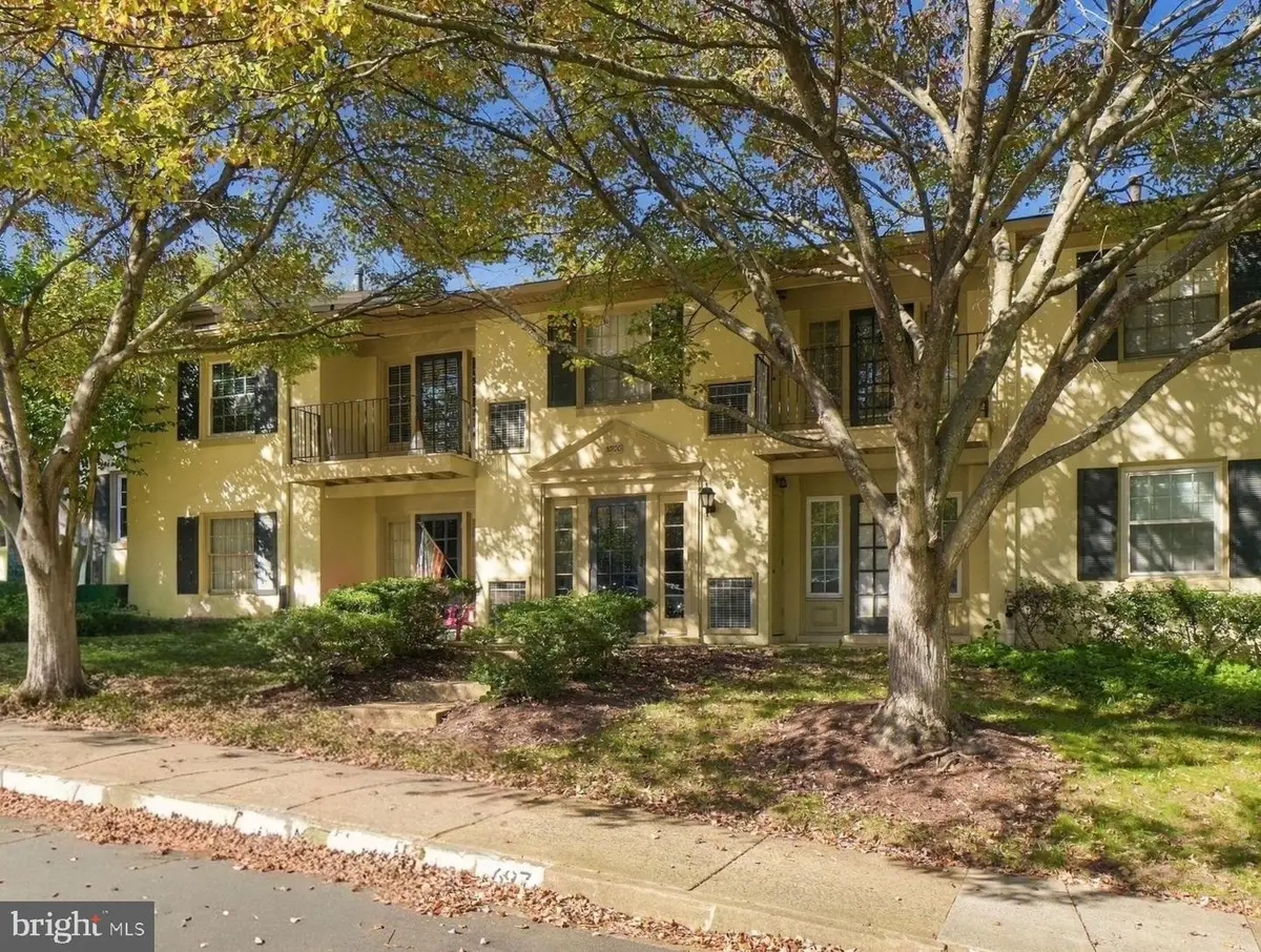 5900 Surrey Hill Pl #c, Springfield, VA 22152 - #1