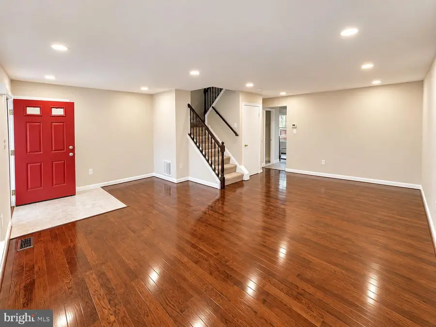 6402 Selby Ct, Centreville, VA 20121 - #2