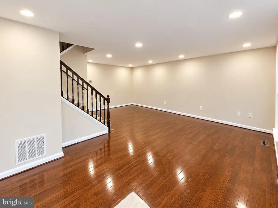 6402 Selby Ct, Centreville, VA 20121 - #3