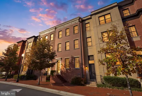 709 Monroe St, HERNDON, VA 20170