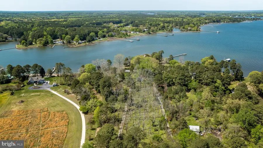 5556 Roanes Wharf Rd, Gloucester, VA 23061 - #3