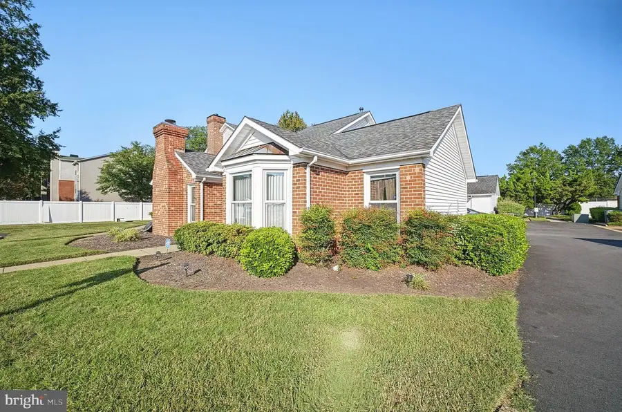 22 Williamsburg Dr, Hampton, VA 23666 - #2