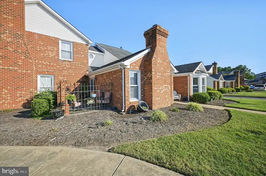 22 Williamsburg Dr, Hampton, VA 23666 - #3